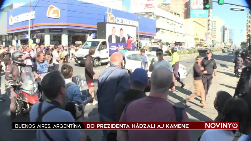 DO PREZIDENTA HÁDZALI AJ KAMENE