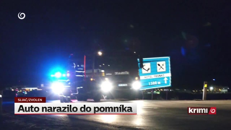 Auto narazilo do pomníka