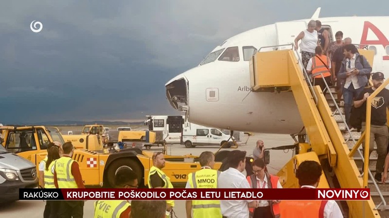 KRUPOBITIE POŠKODILO POČAS LETU LIETADLO