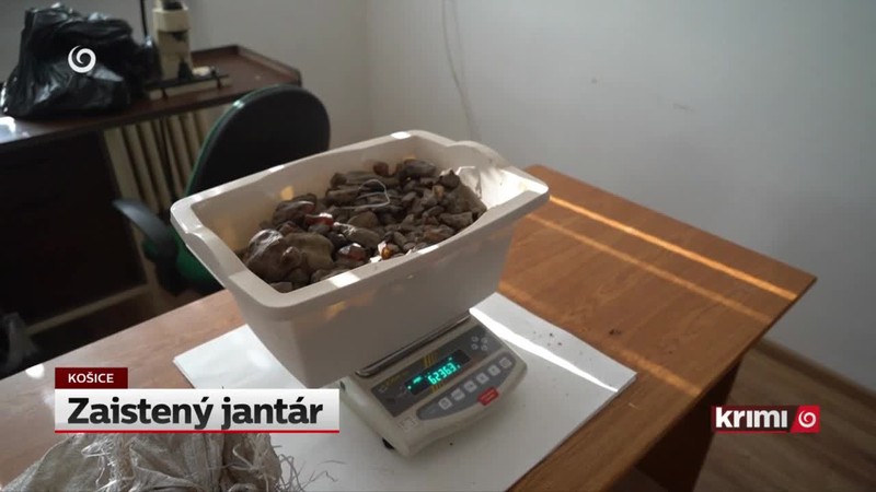 Zaistený jantár