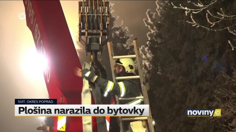 Plošina narazila do bytovky