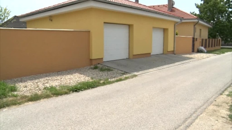 Šoféroval s vnukom (3) na kolenách. Navyše aj nafúkal