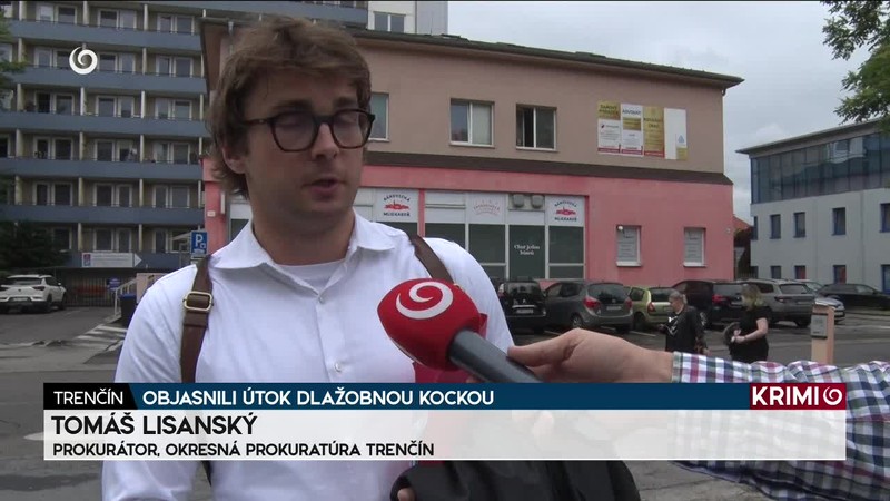 OBJASNILI ÚTOK DLAŽOBNOU KOCKOU