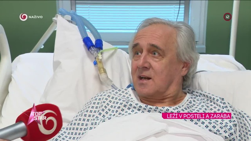 LEŽÍ V POSTELI A ZARÁBA