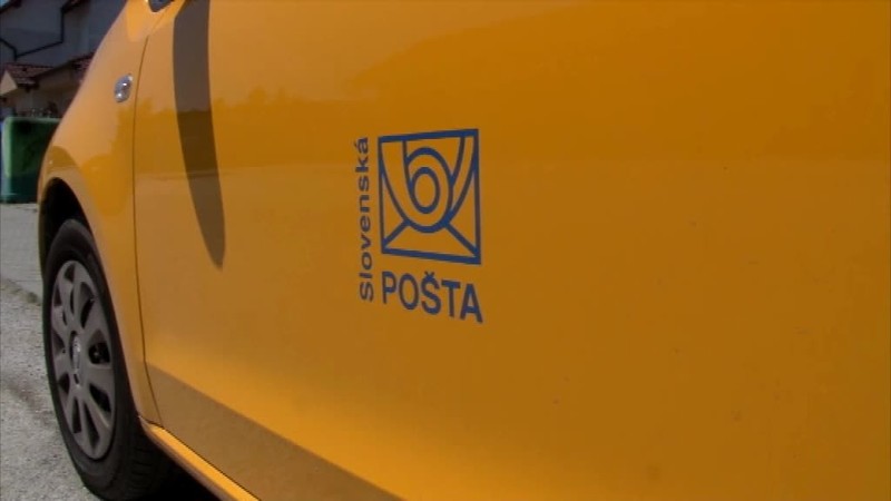 Zlodeji okradli poštu o 34 tisíc eur. Pátra po nich 120 policajtov