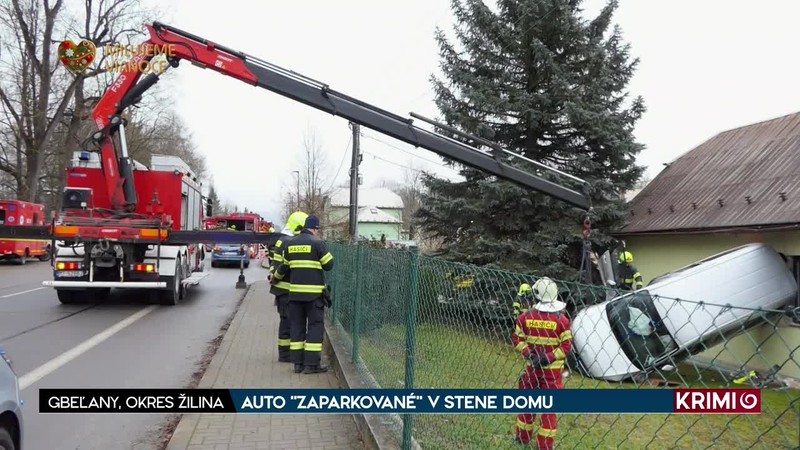 AUTO "ZAPARKOVANÉ" V STENE DOMU