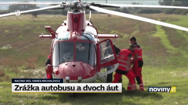 Zrážka autobusu a dvoch áut