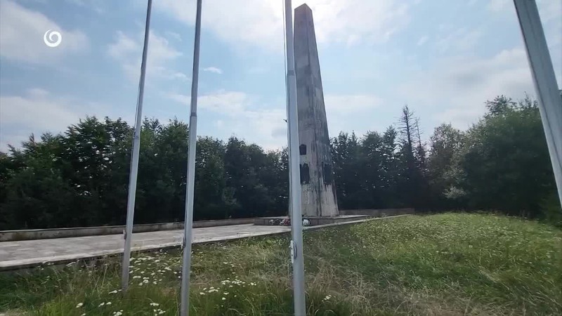 Z PAMÄTNÍKA UKRADLI PLASTIKU