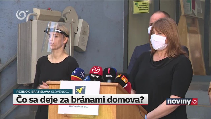 Čo sa deje za bránami domova?