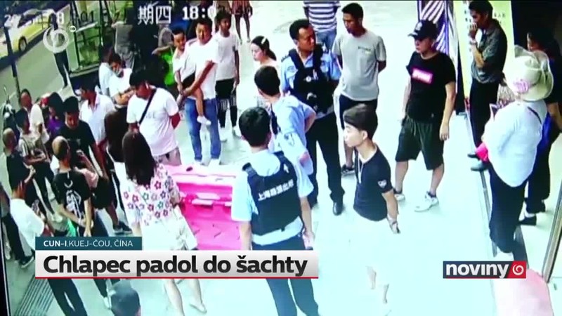 Chlapec padol do šachty