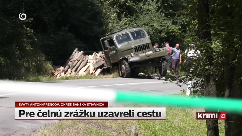 Pre čelnú zrážku uzavreli cestu
