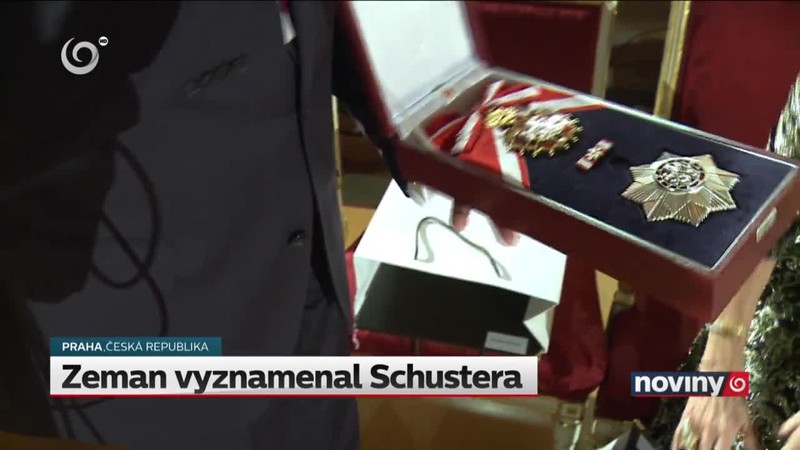 Zeman vyznamenal Schustera