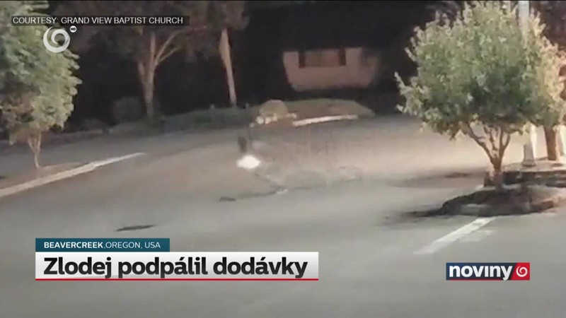 Zlodej podpálil dodávky