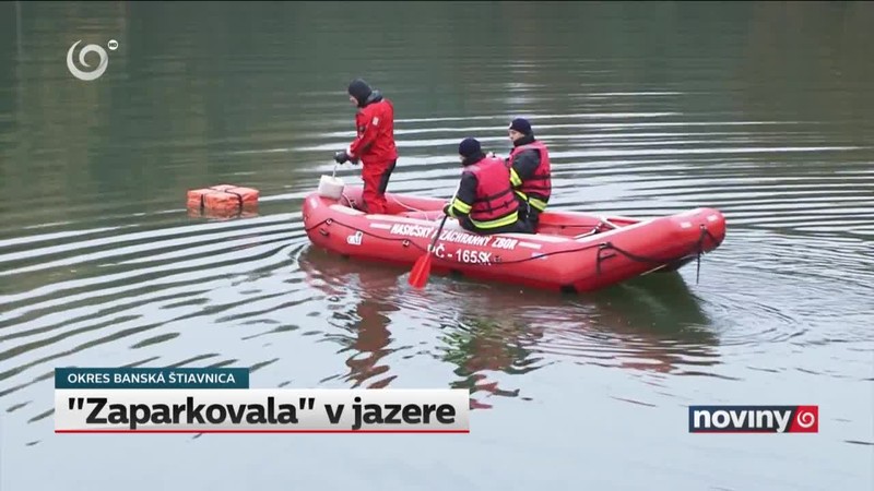 "Zaparkovala" v jazere