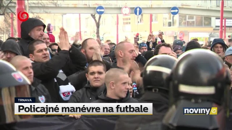 Policajné manévre na futbale