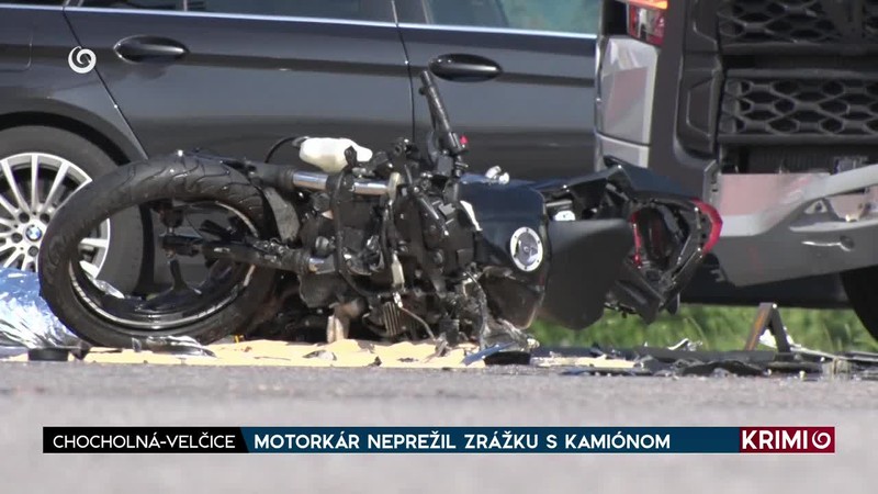 MOTORKÁR NEPREŽIL ZRÁŽKU S KAMIÓNOM