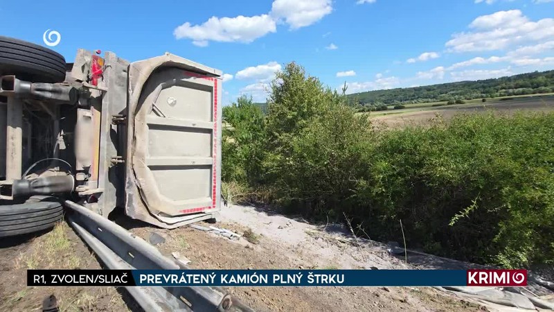 PREVRÁTENÝ KAMIÓN PLNÝ ŠTRKU