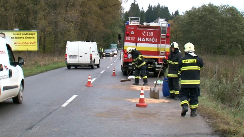 Smrteľná nehoda. Ďalší dvaja ľudia sú v kritickom stave