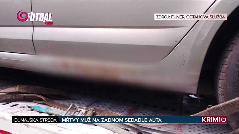 MŔTVY MUŽ NA ZADNOM SEDADLE AUTA