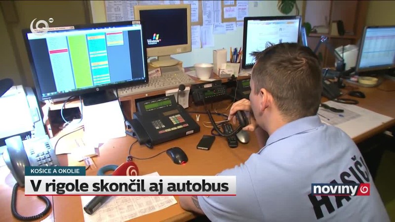 V rigole skončil aj autobus