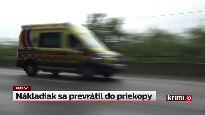 Nákladiak sa prevrátil do priekopy