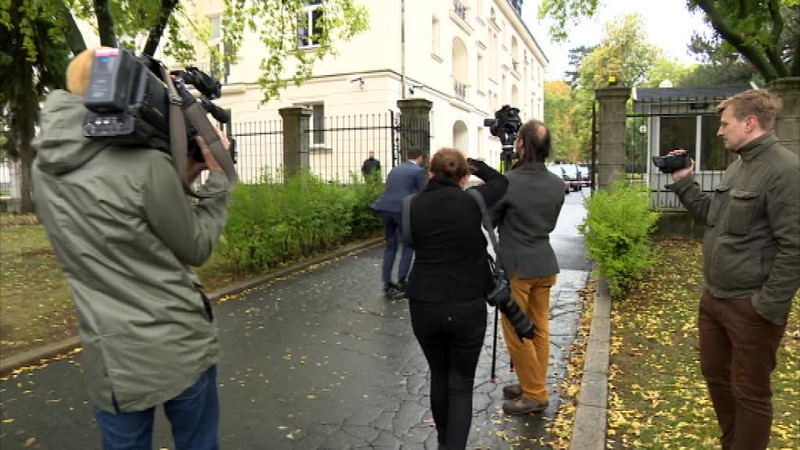 Ministri prišli na vládu na tandemových bicykloch aj elektromobile