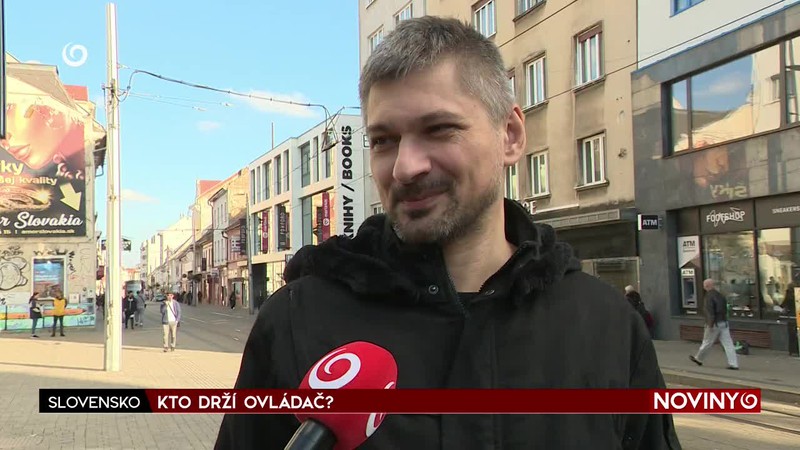 KTO DRŽÍ OVLÁDAČ?