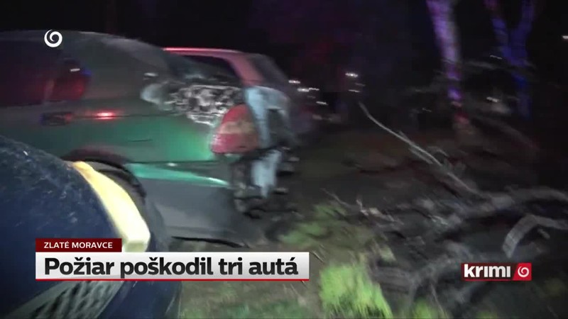 Požiar poškodil tri autá