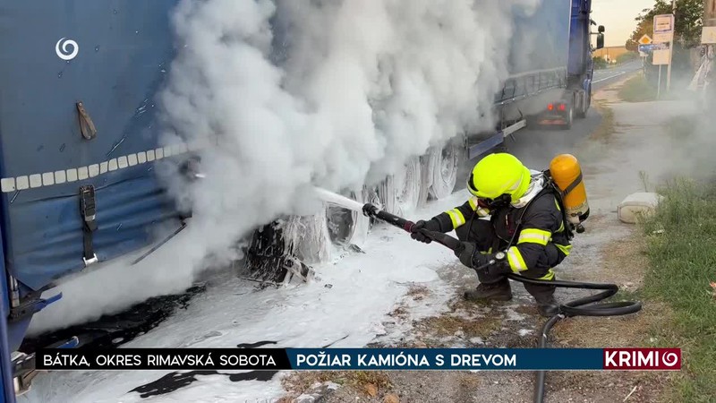 POŽIAR KAMIÓNA S DREVOM