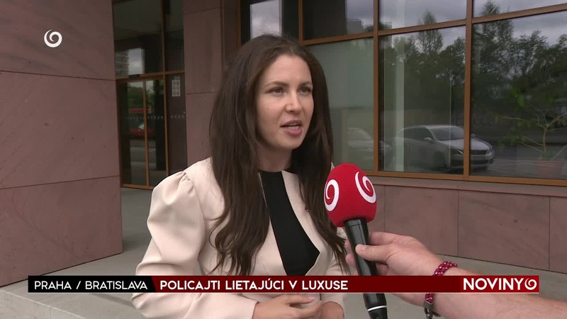 POLICAJTI LIETAJÚCI V LUXUSE