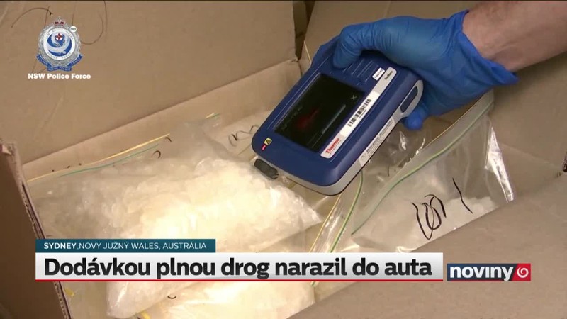 Dodávkou plnou drog narazil do auta