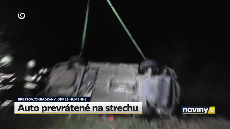 Auto prevrátené na strechu