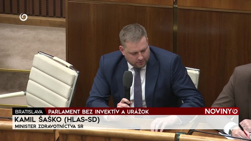 PARLAMENT BEZ INVEKTÍV A URÁŽOK