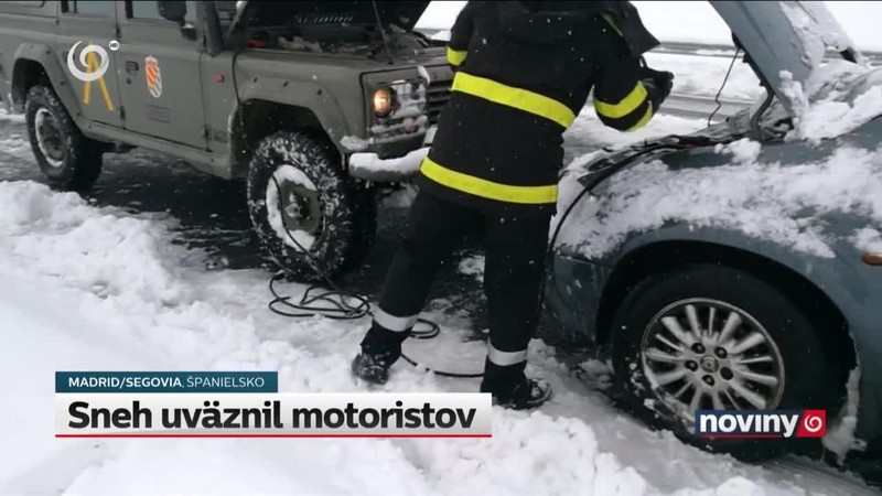 Sneh uväznil motoristov