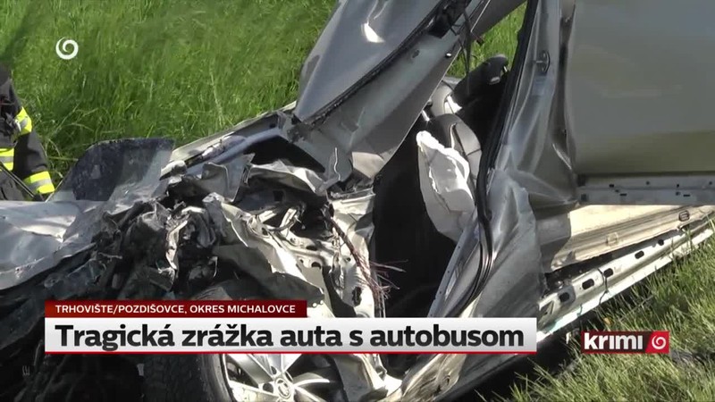 Tragická zrážka auta s autobusom