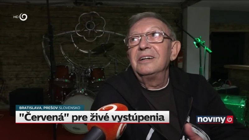 "Červená" pre živé vystúpenia