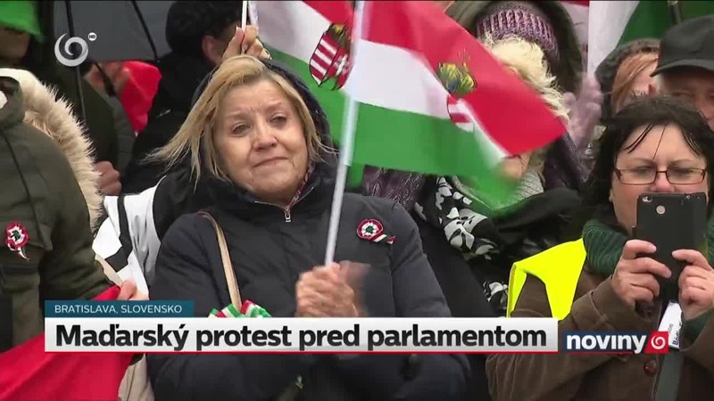 Maďarský protest pred parlamentom