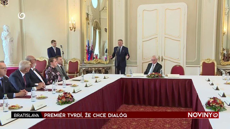 PREMIÉR TVRDÍ, ŽE CHCE DIALÓG