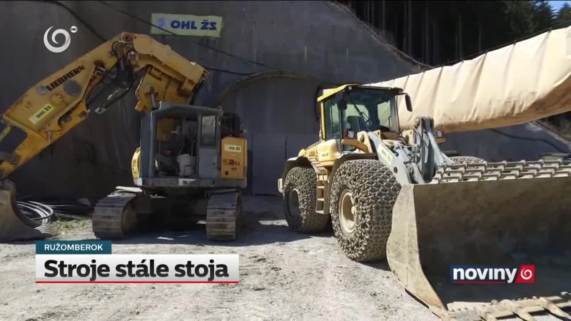 Stroje stále stoja