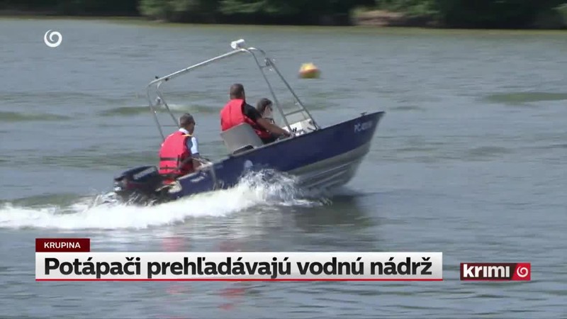 Potápači prehľadávajú vodnú nádrž