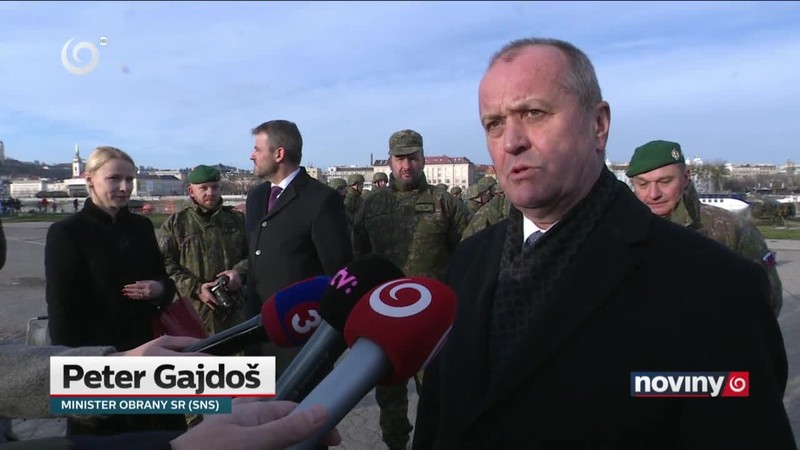 Slávnostné delostrelecké salvy