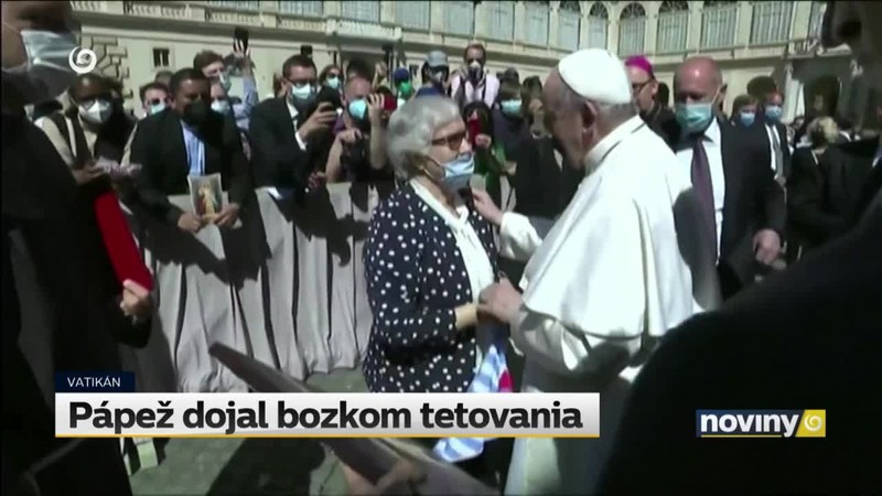 Pápež dojal bozkom tetovania