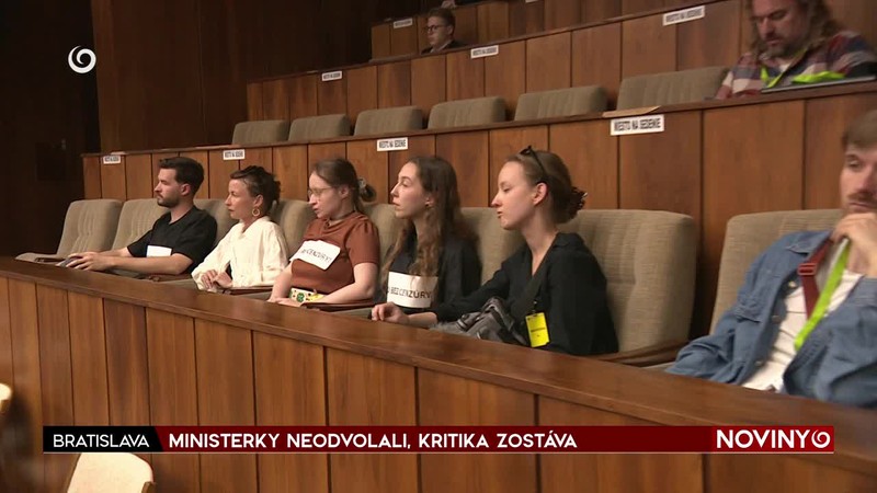 MINISTERKY NEODVOLALI, KRITIKA ZOSTÁVA