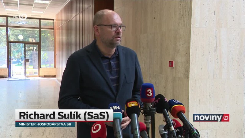 Vážny končí, prichádza Káčer