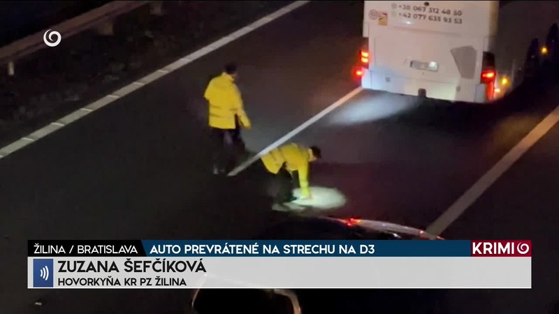 AUTO PREVRÁTENÉ NA STRECHU NA D3