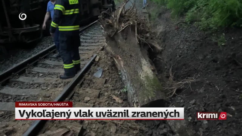 Vykoľajený vlak uväznil zranených