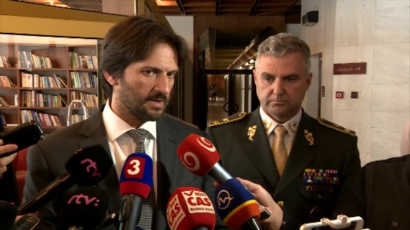 Politici sa nezhodujú v tom, či bola streľba na civilné auto opodstatnená