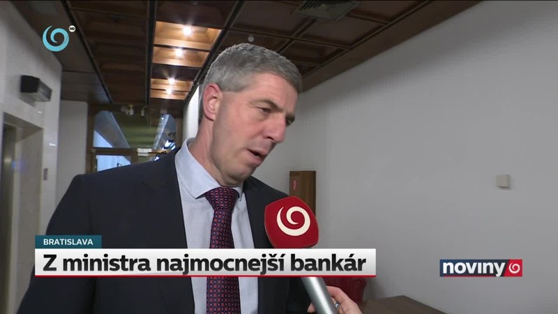 Z ministra najmocnejší bankár