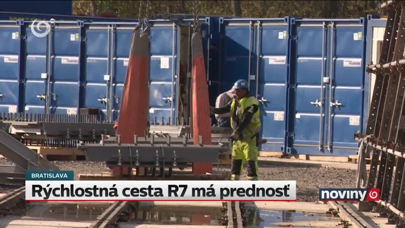 Rýchlostná cesta R7 má prednosť