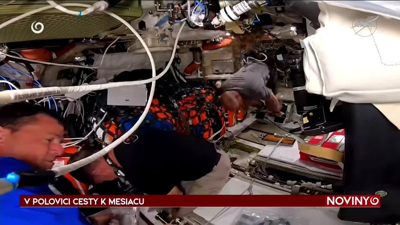 V POLOVICI CESTY K MESIACU